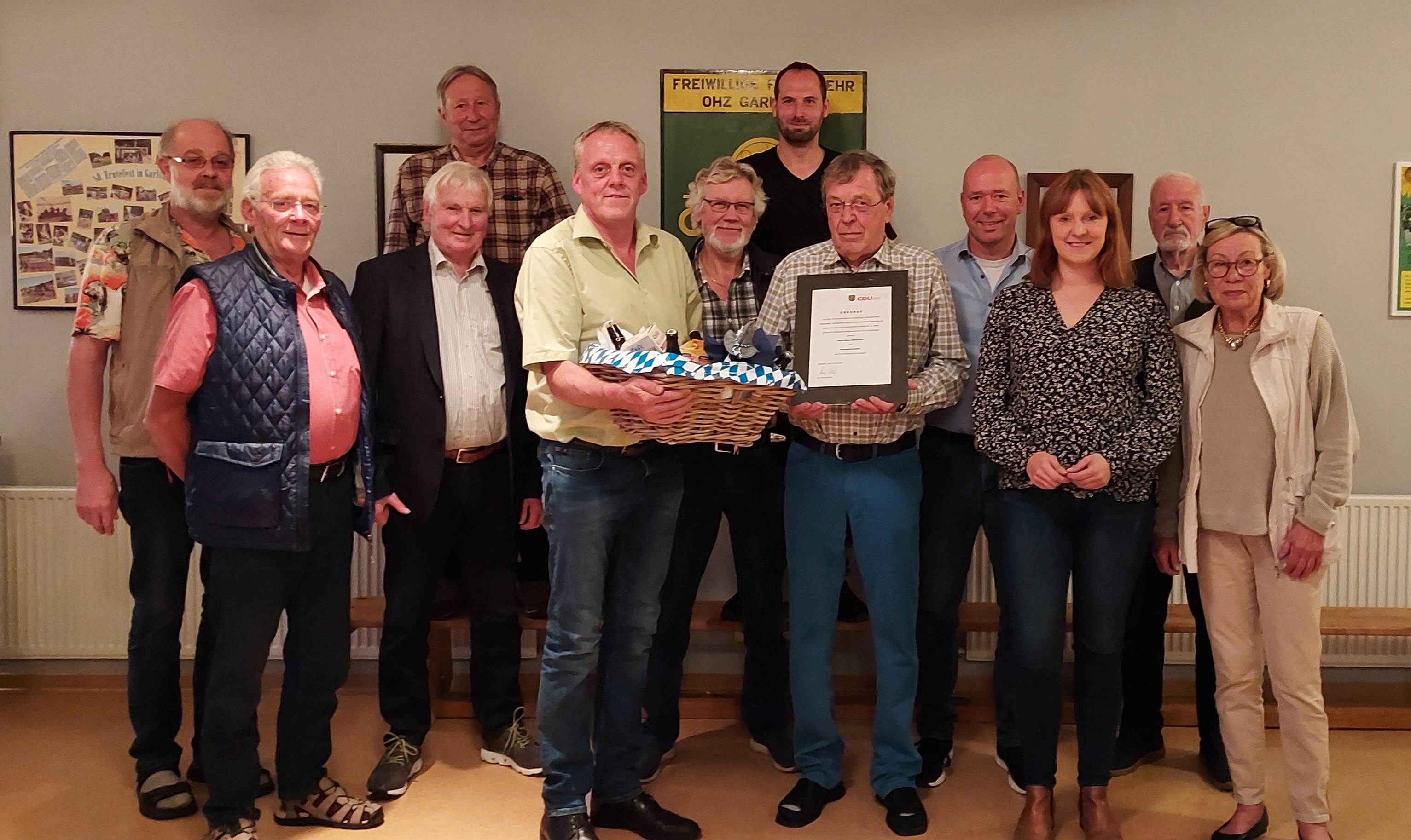 Auf dem Bild vlnr: Der neu gewhlte Vorstand: Lorenz Rttinger, Martin Rust, Johann
Beckmann, Rainer Bindan (oben), Arne Nestler, Gerd Suba, Marcus Bttjer (oben), Klaus
Seidelmann, Maik Bindan, Marie Jordan, Klaus Salomon, Brigitte Matthes